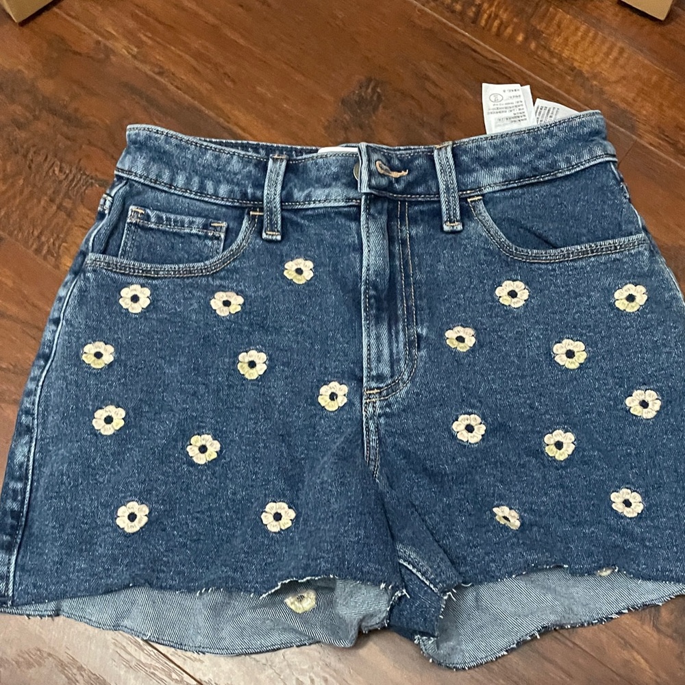 Hollister Blue Jean Shorts with Embroidery NWOT size 26 curvy high rise